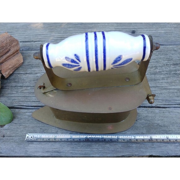 Vintage Brass Coal Iron With Blue Dutch Style Ceramic Handle - Picture 9 of 10